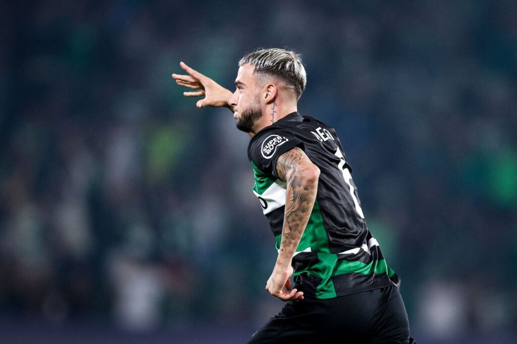 Zeno Debast fejrer sin scoring for Sporting.