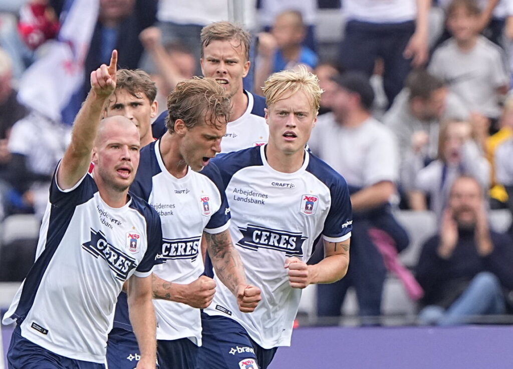 AGF's Nicolai Poulsen har netop scoret mod Silkeborg IF i Superligaen