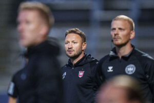 Vejle-cheftræner Ivan Prelec under kampen mod Lyngby Boldklub.