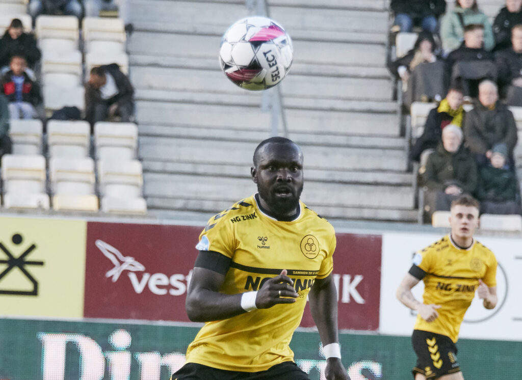 Moses Opondo jagter bold for AC Horsens