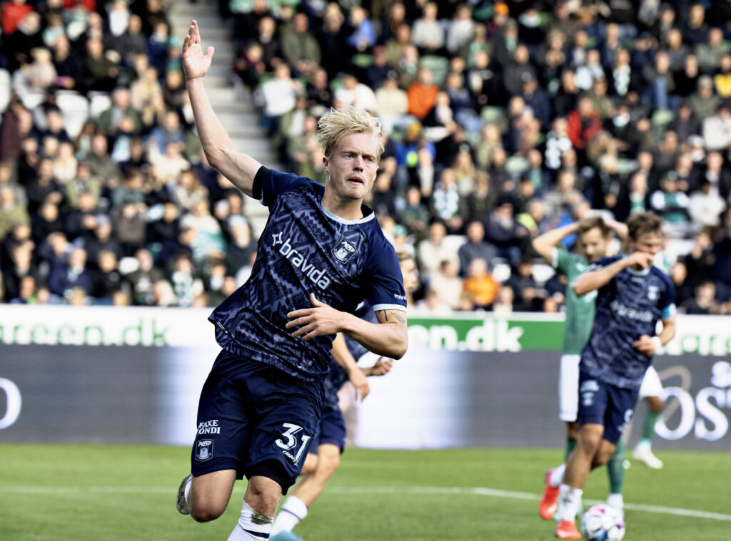 AGF's Tobias Bech jubler efter sin scoring mod sin tidligere klub Viborg.