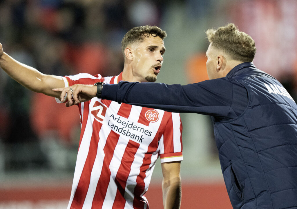 AaB's cheftræner Menno van Dam og Andreas Bruus i superligakampen mellem AaB og Lyngby BK på Aalborg Portland Park, fredag den 13. september 2024