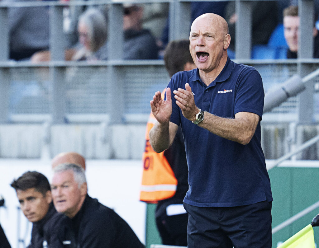 Uwe Rösler på sidelinjen for AGF.