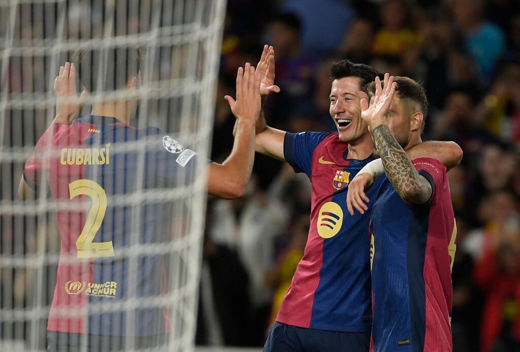 FC Barcelona-spillerne fejrer en scoring mod Young Boys i Champions League.