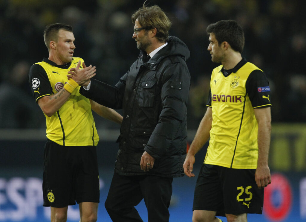 Klopp giver Grosskreutz hånden.