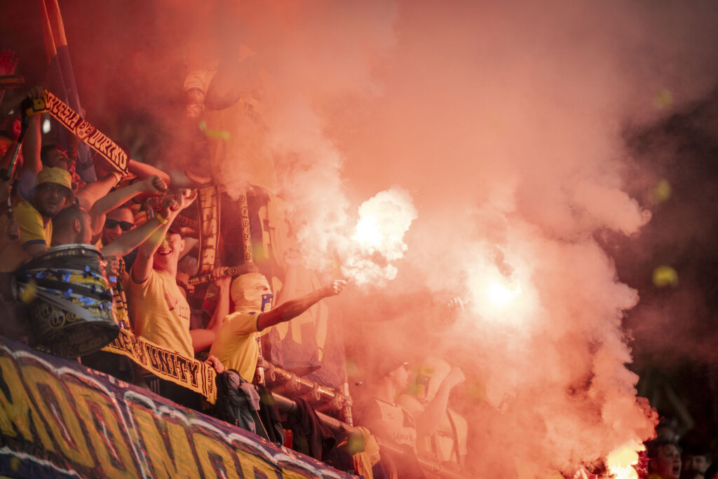 Brøndby IFs fans under 3F Superliga-kampen mellem Brøndby IF og AGF på Brøndby Stadion i Brøndby søndag den 26. maj 2024.