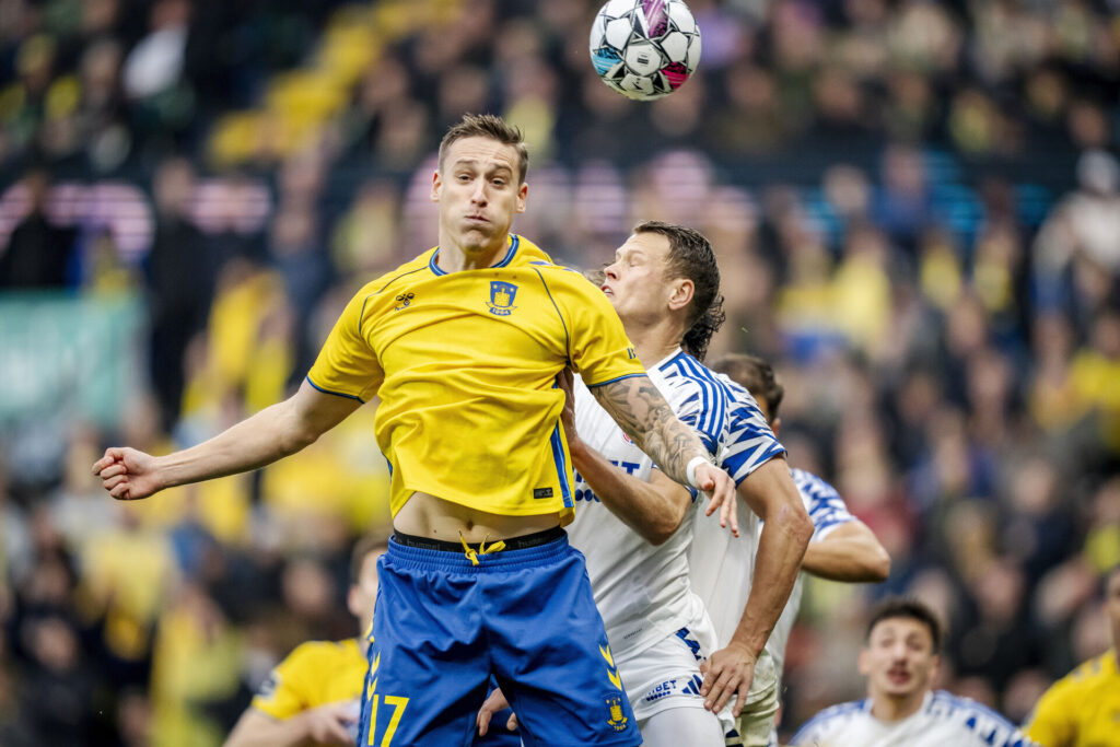 Mileta Rajovic i en hovedstødsduel under kampen mellem Brøndby og FCK.