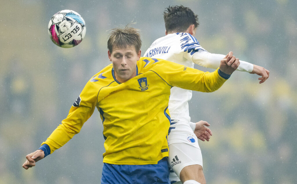 Brøndby IFs Nicolai Vallys og FC Københavns Giorgi Gocholeishvili under 3F Superliga-kampen mellem Brøndby IF og FC København på Brøndby Stadion, søndag den 27. oktober 2024