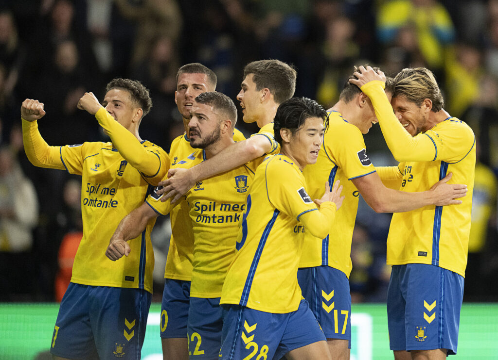 Brøndby-spillerne jubler efter scoring