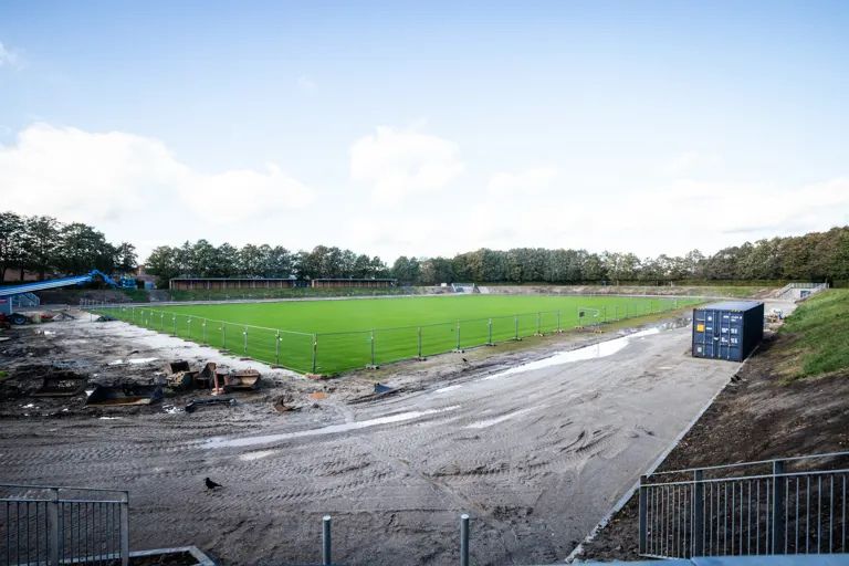 AGF's nye midlertidige stadion i Vejlby tager form.