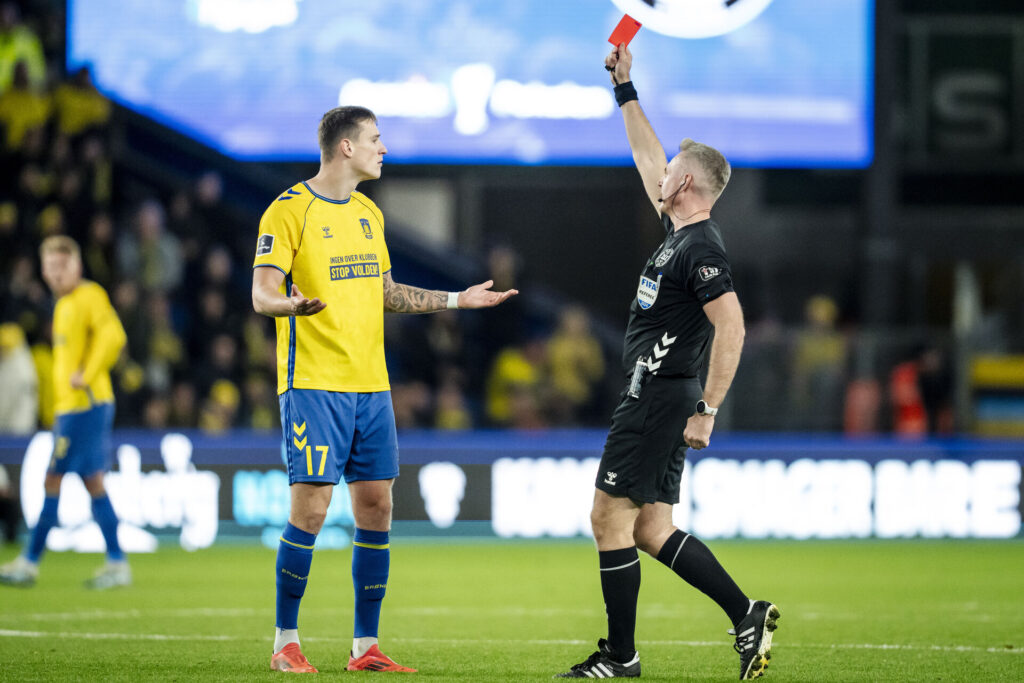 Mileta Rajovic får rødt kort for Brøndby IF.