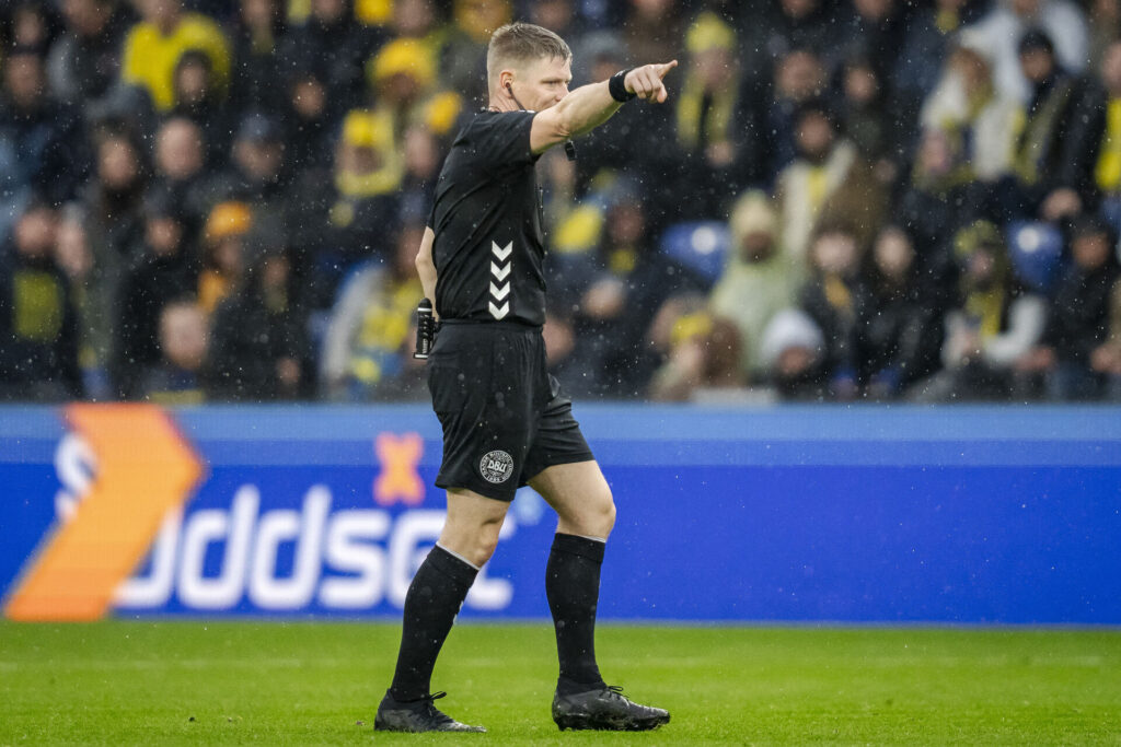 Dommer Jakob Sundberg under 3F Superliga-kampen mellem Brøndby IF og FC København på Brøndby Stadion, søndag den 27. oktober 2024