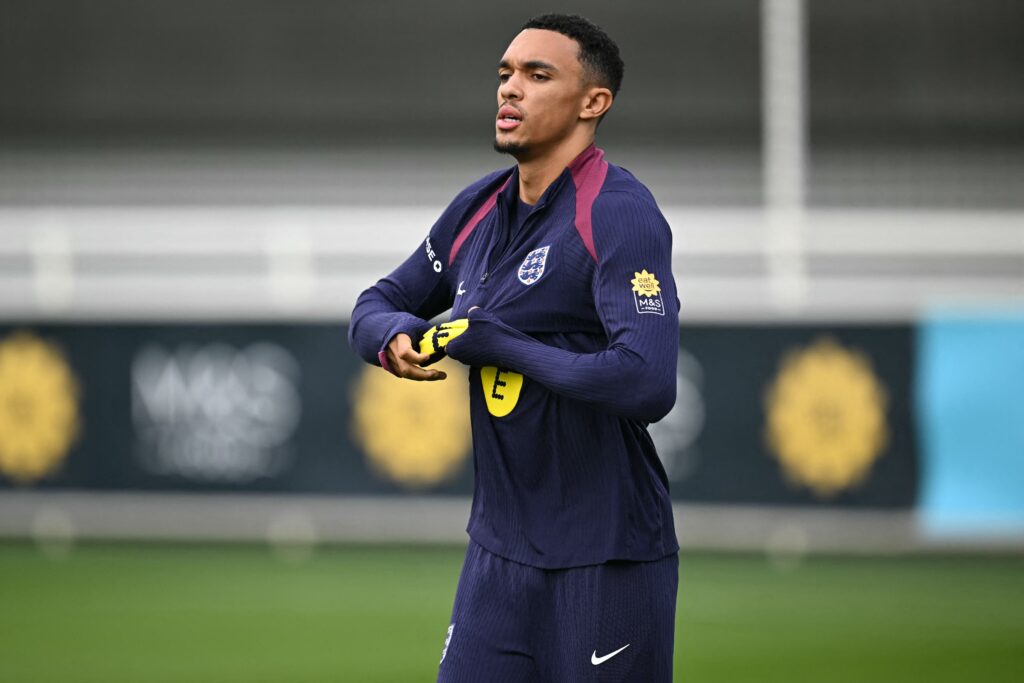 Liverpools Trent Alexander-Arnold træner for England.