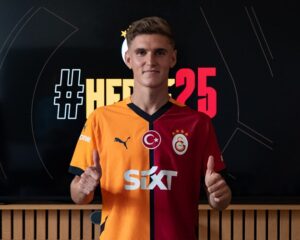 Elias Jelert giver thumbs up for Galatasaray