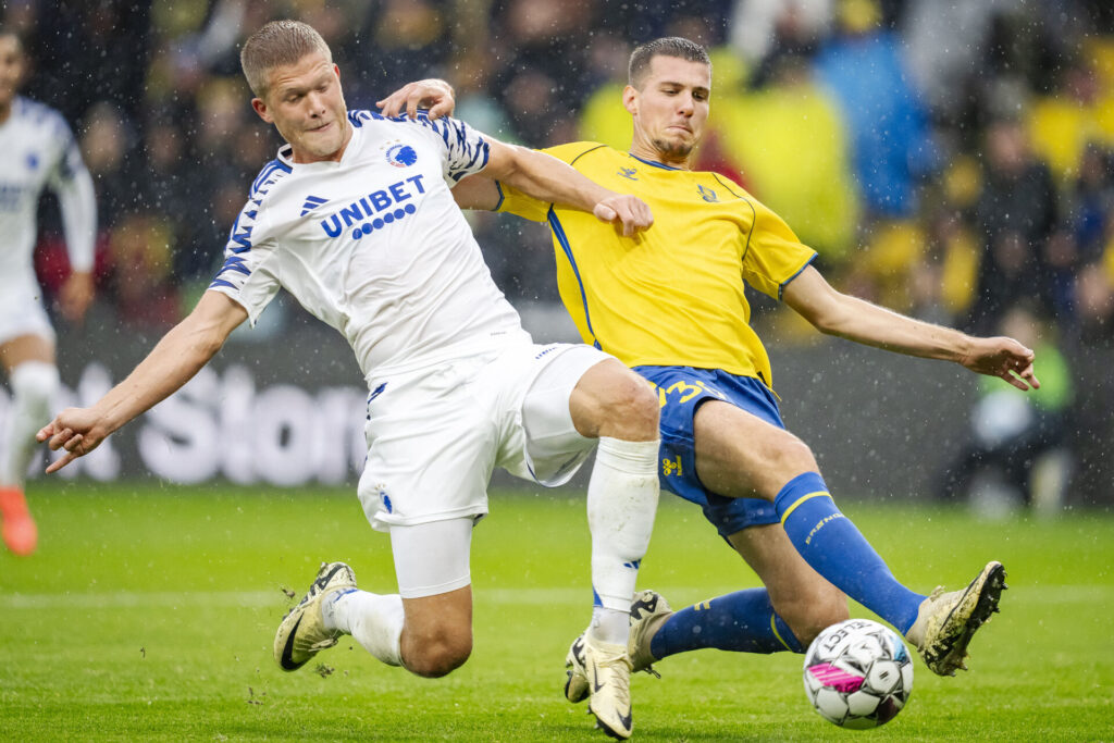 FC Københavns Andreas Cornelius og Brøndby IFs Jordi Vanlerberghe under 3F Superliga-kampen mellem Brøndby IF og FC København på Brøndby Stadion, søndag den 27. oktober 2024