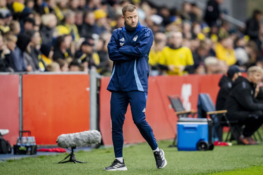 Jacob Neestrup på sidelinjen for F.C. København mod Brøndby.