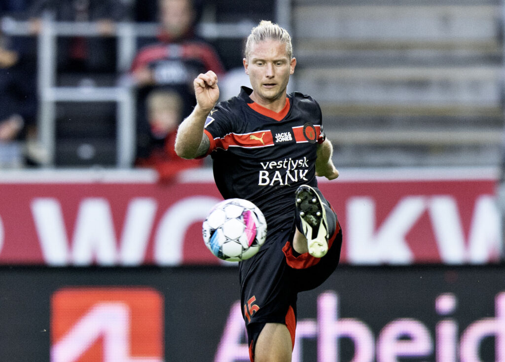 Christian Sørensen på bolden under FCM's kamp mod Vejle.