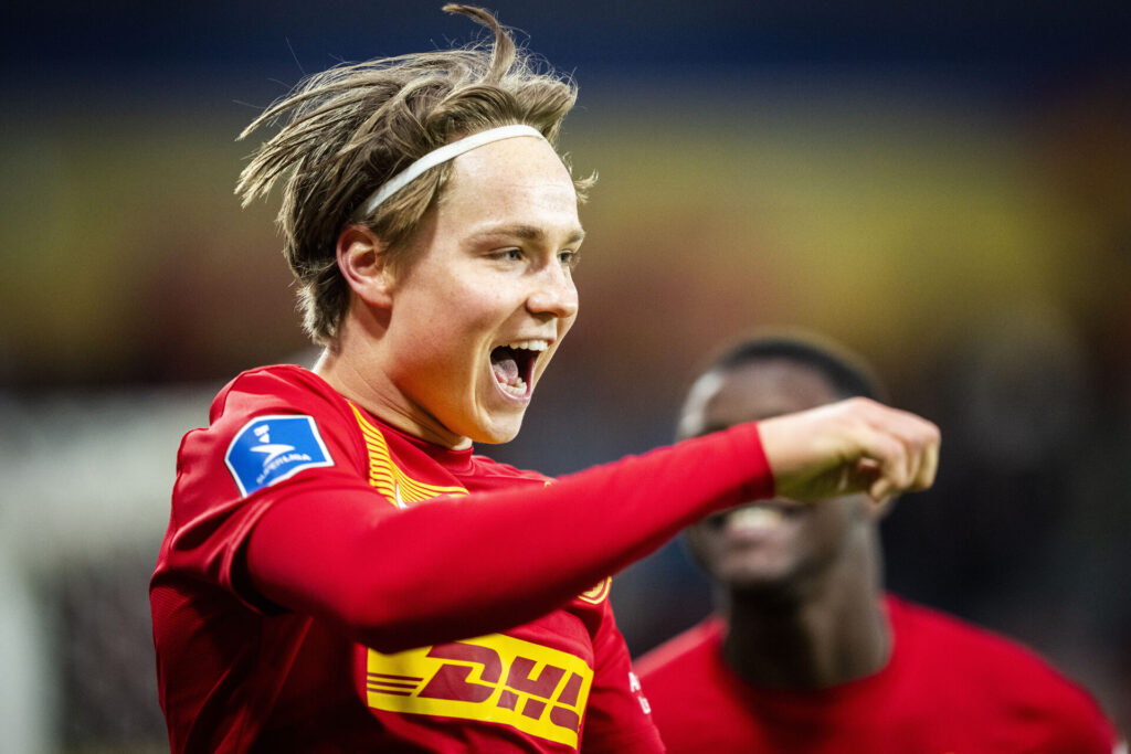 FC Nordsjællands Andreas Schjelderup efter scoring under Superligakampen mellem FC Nordsjælland og AGF på Right to Dream Park i Farum mandag den 22. april 2024.