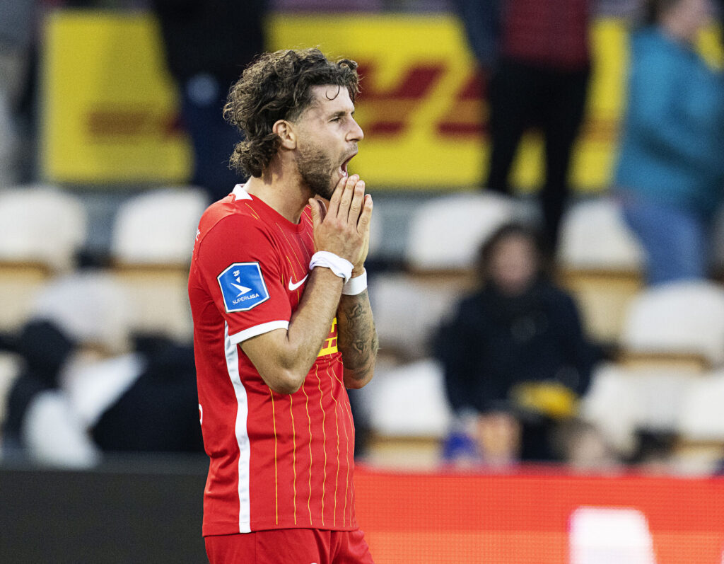 Emiliano Marcondes ærgrer sig under en kamp for FC Nordsjælland.