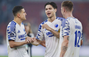 FCKs Mohamed Elyounoussi, Kevin Diks og Lukas Lerager efter superligakampen mellem FC København og AaB i Parken mandag den 23. september 2024.
