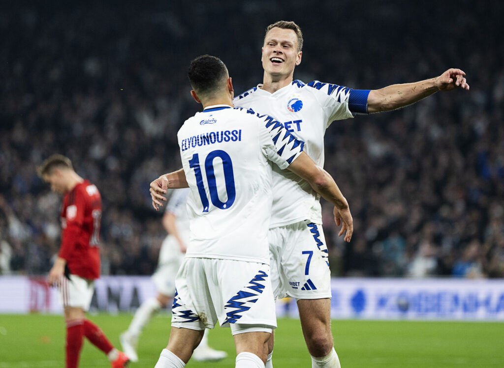 FCKs Mohamed Elyounoussi og Viktor Claesson under superligakampen mellem FC København og Vejle Boldklub i Parken i København fredag den 18. oktober 2024.