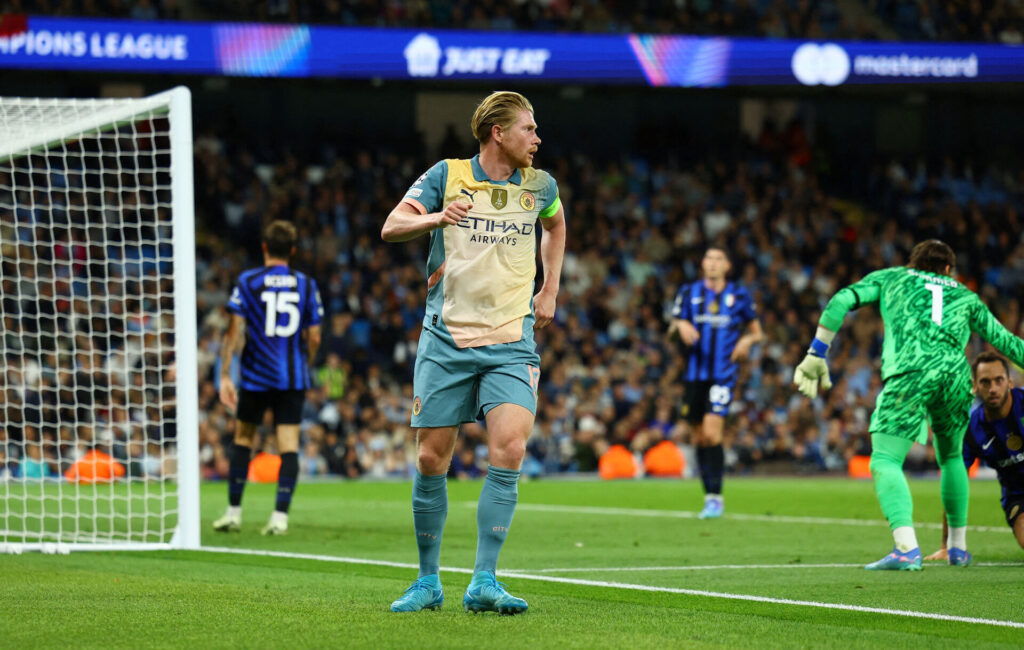 Kevin De Bruyne bliver skadet under kampen mellem Inter og Manchester City.