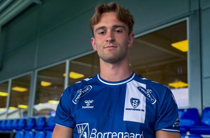 Frederik Carstensen smiler i en Sarpsborg 08-trøje