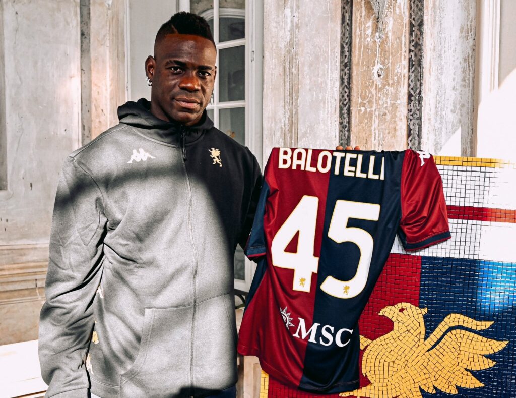 Mario Balotelli præsenteres i Genoa.