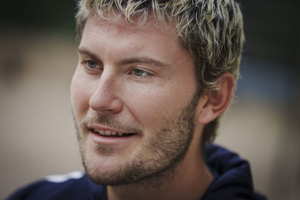 Jonas Wind forventer en meget svær opgave, når Danmark lørdag brager sammen med de forsvarende europamestre på udebane.