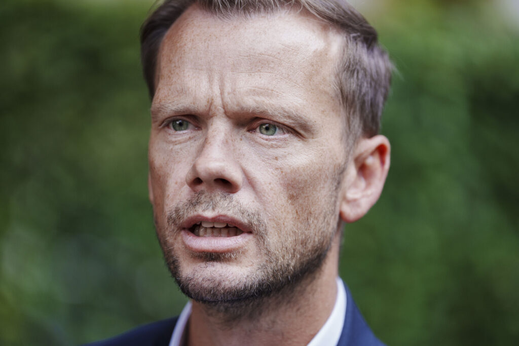 Justitsminister Peter Hummelgaard (S) indkalder Divisionsforeningen, Brøndby IF, FC København, supportgrupper, DBU og Danske Fodboldfans til et møde i København torsdag den 12. september 2024