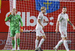 De danske spillere kort efter at have indkasseret et mål mod Spanien.