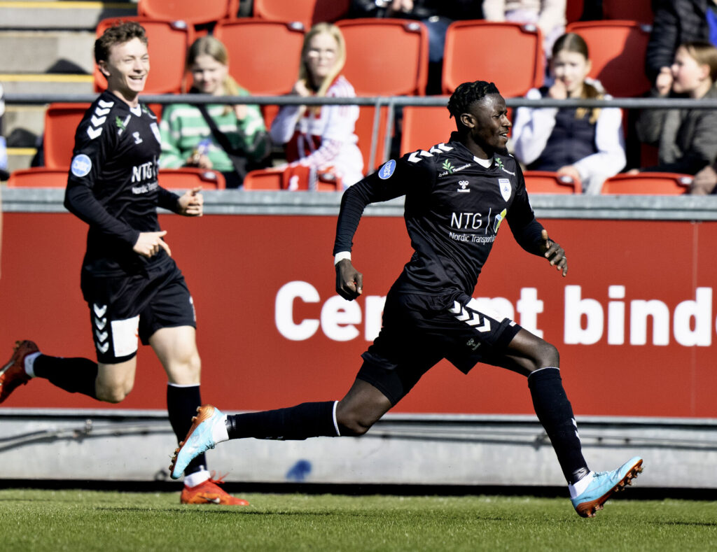 Kolding IF's Abdoulie Njai har scoret til 3-2 i NordicBet liga-kampen mellem AaB og Kolding IF på Aalborg Portland Park, søndag den 21. april 2024..