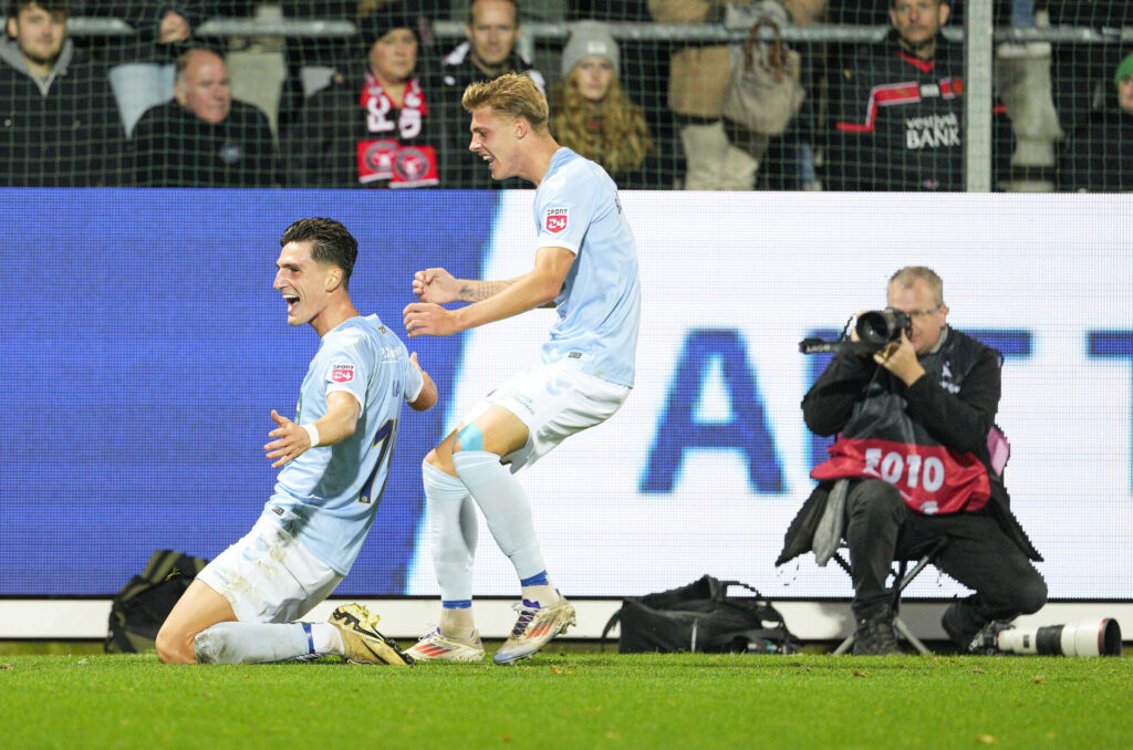 Lirim Qamili fejrer en scoring for Sønderjyske mod FC Midtjylland.