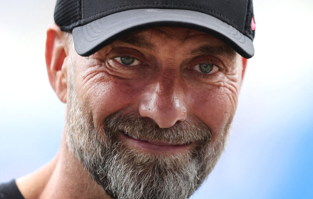 Klopp smiler