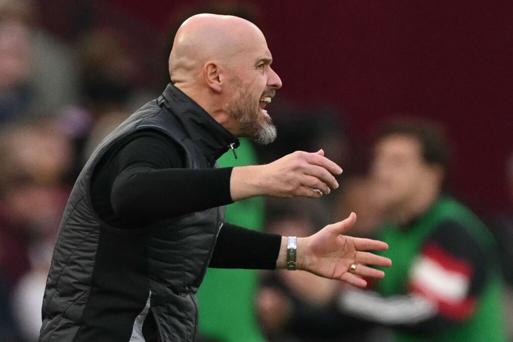 Erik ten Hag på sidelinjen for Manchester United.