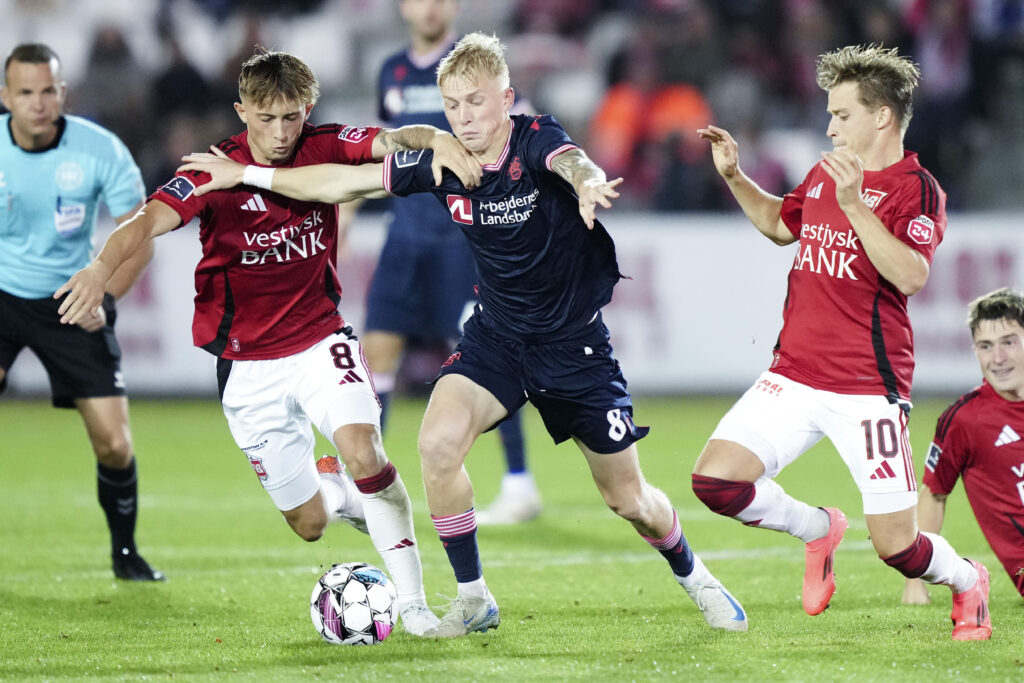 Tobias Lauritsen, Melker Widell og Kristian Kirkegaard under 3F Superliga-kampen mellem AaB og Vejle.