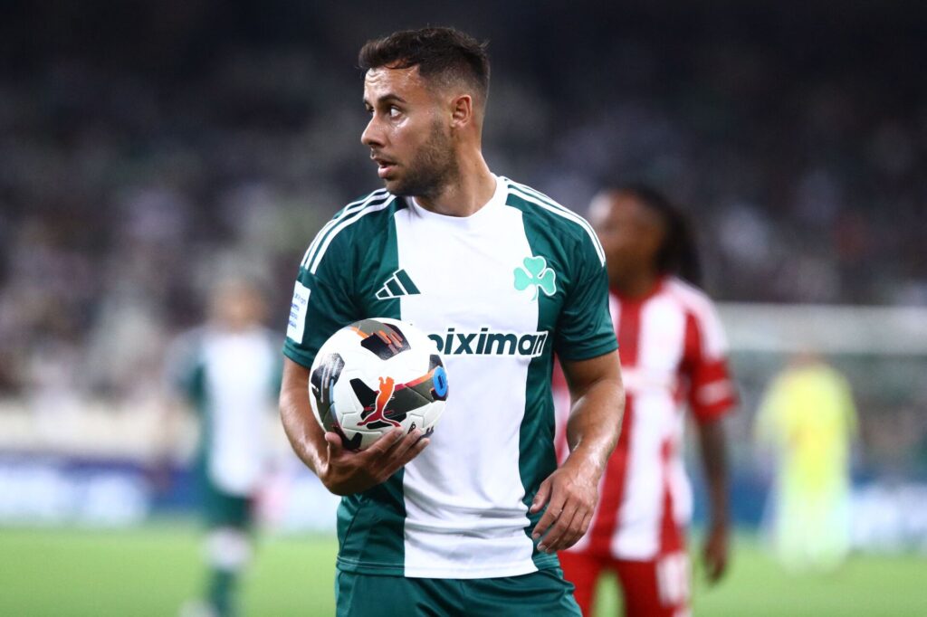 George Baldock i kamp fir Panathinaikos