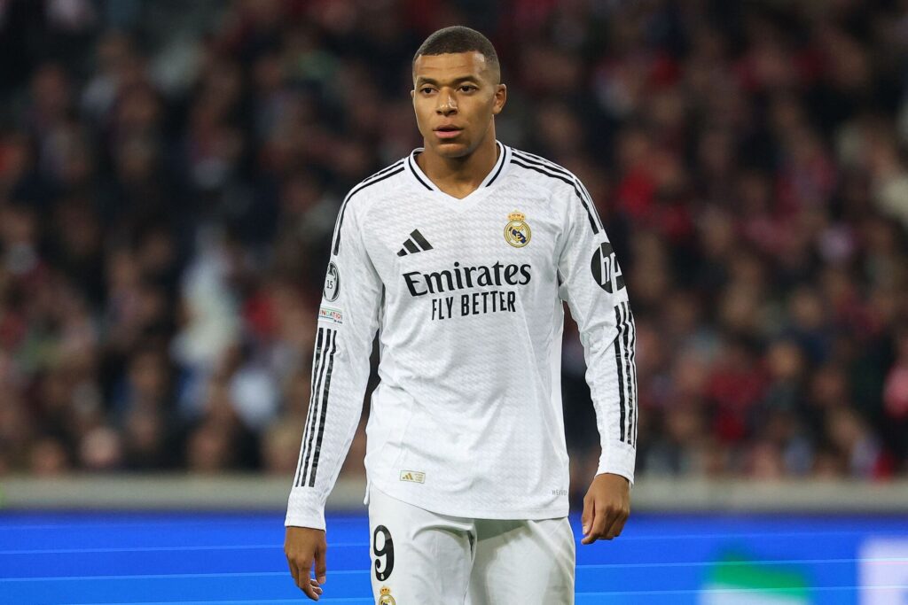 Kylian Mbappé under en kamp for Real Madrid.