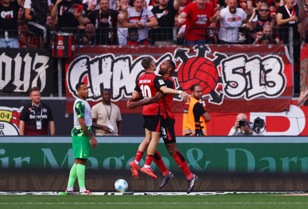 Florian Wirtz fejrer et mål for Bayer Leverkusen.