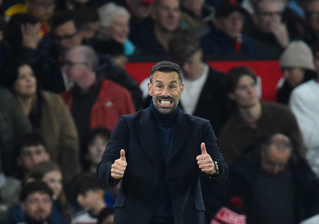 Ruud van Nistelrooy på sidelinjen for Manchester United.