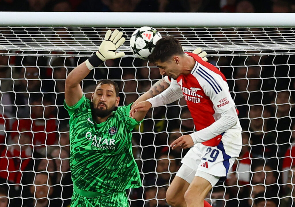 Kai Havertz header bolden ind bagved Gianluigi Donnarumma.