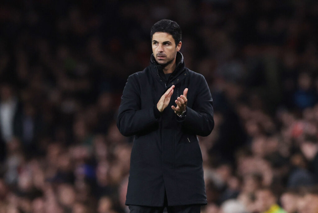 Arteta bifalder Arsenals fans efter Champions League-kampen.