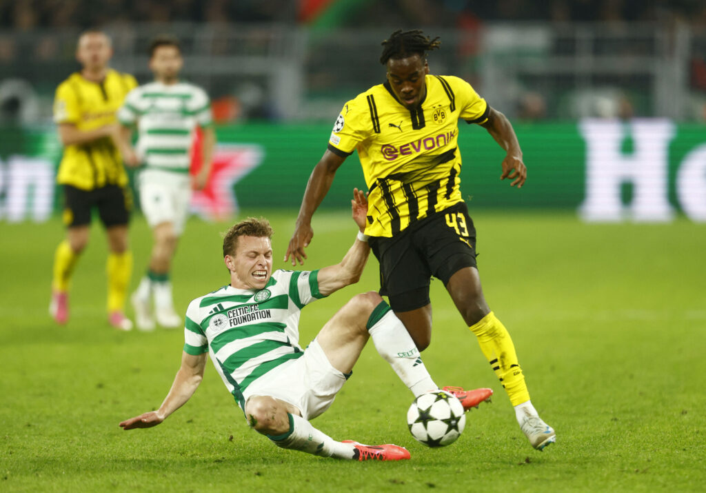 Jamie Bynoe-Gittens i aktion for Dortmund mod Celtic i Champions League.