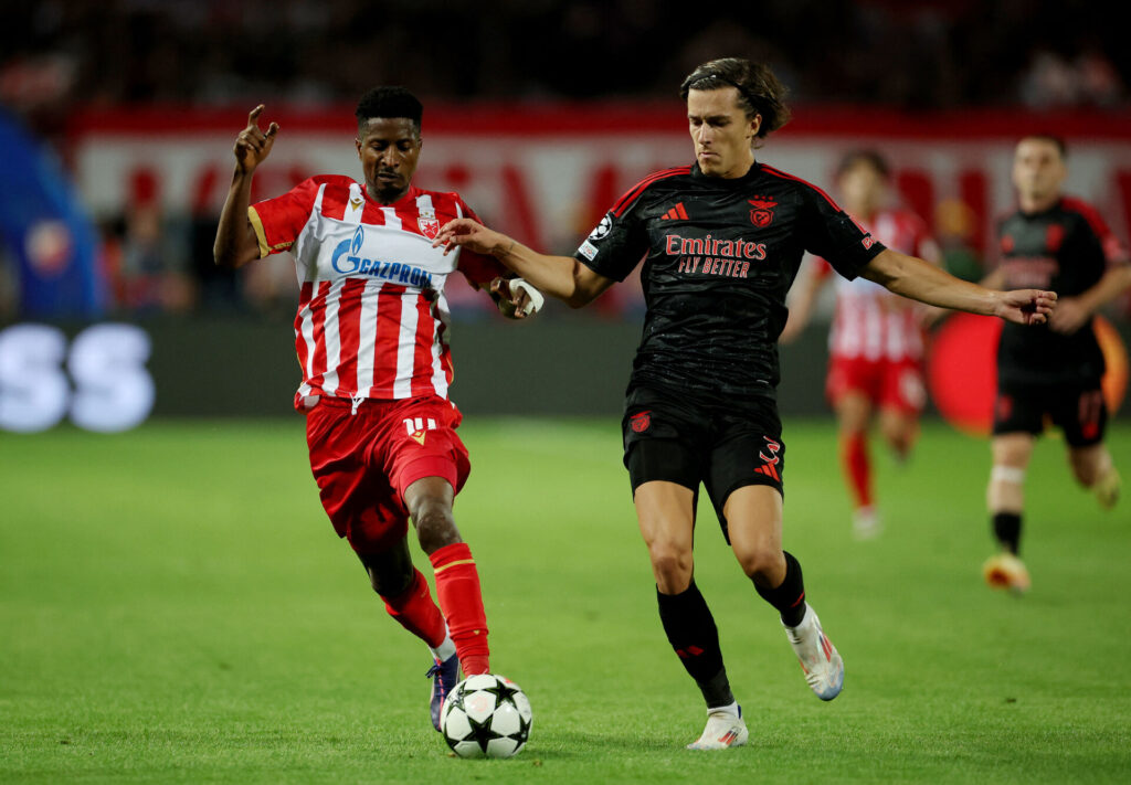 Alvaro Fernandez dribler bolden frem for Benfica i Champions League