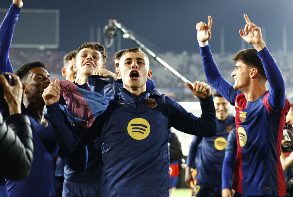 FC Barcelonas Fermin Lopez jubler efter sejren over Bayern München i Champions League.