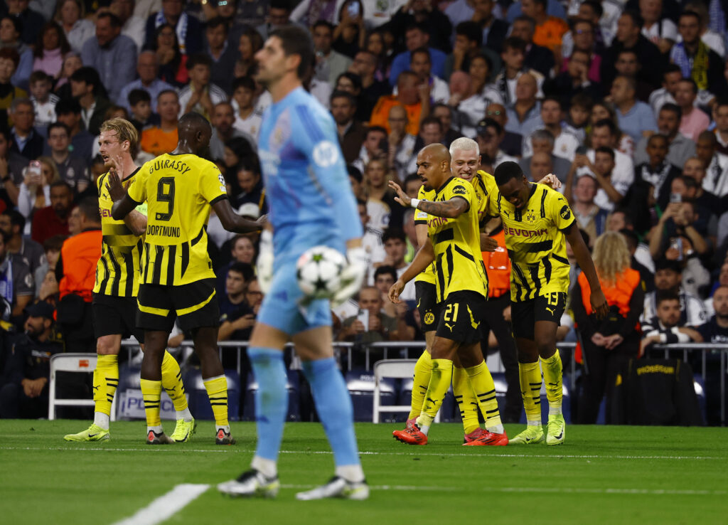 Borussia Dortmund-spillerne fejrer en scoring mod Real Madrid.