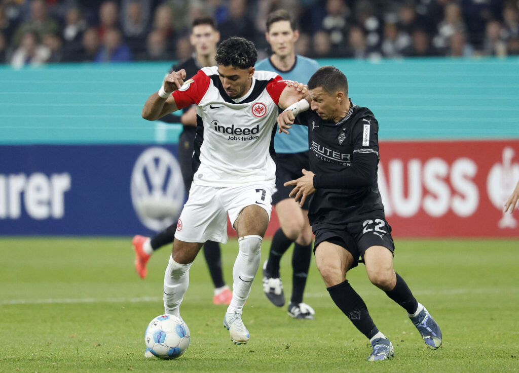 Frankfurt besejrer Mönchengladbach med en mand i undertal.