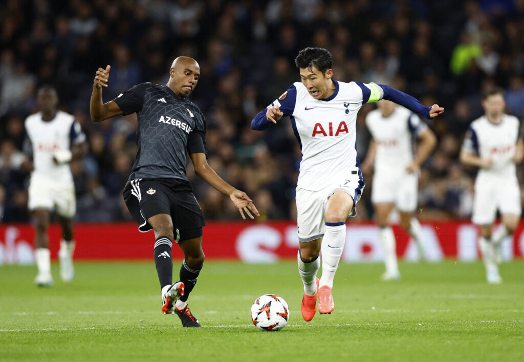 Heung-Min Son driver bolden frem for Tottenham.