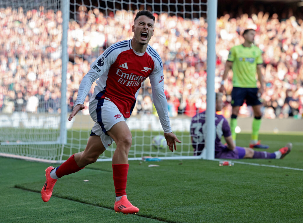 Gabriel Martinelli fejrer en scoring for Arsenal.