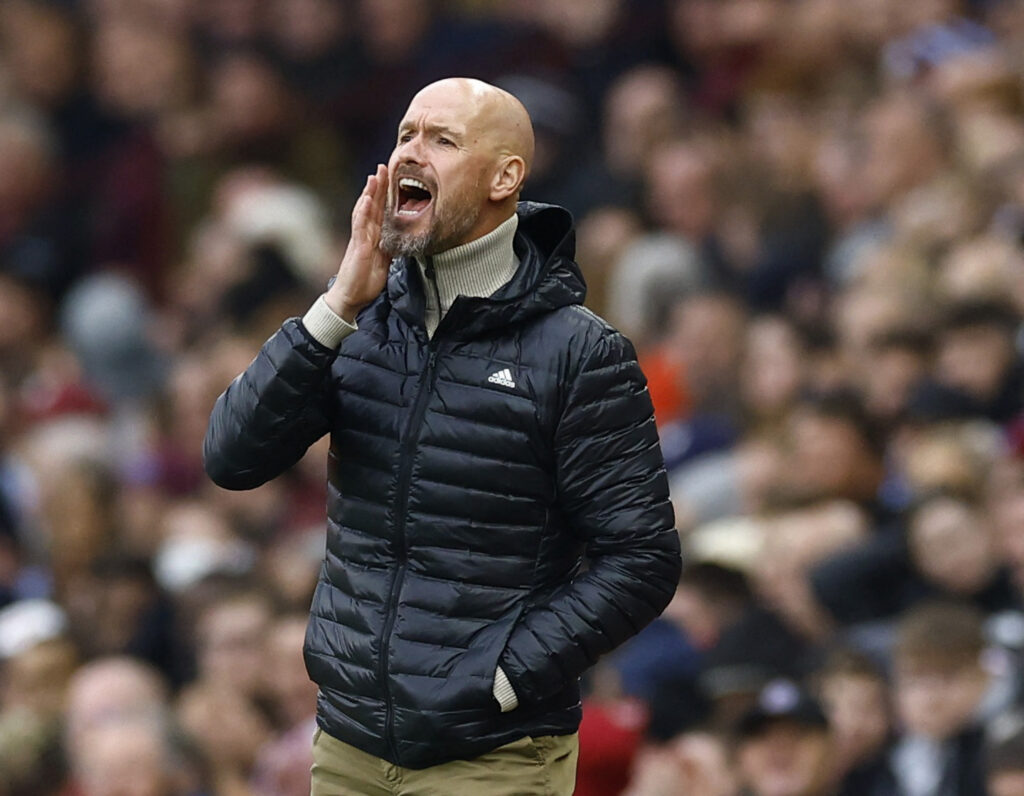 Erik ten Hag råber fra sidelinjen på Old Trafford.